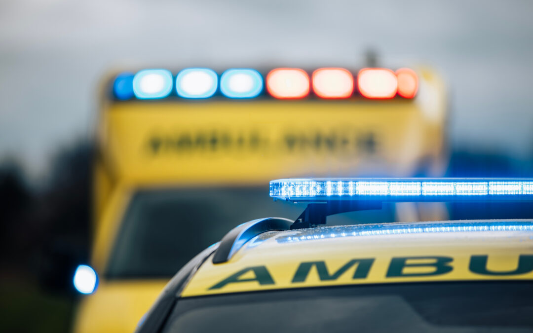 Två ekipage påkörda av bil